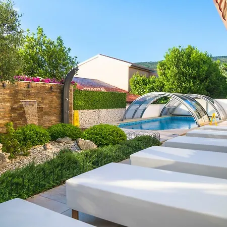 Anikol 1 سيلتسي