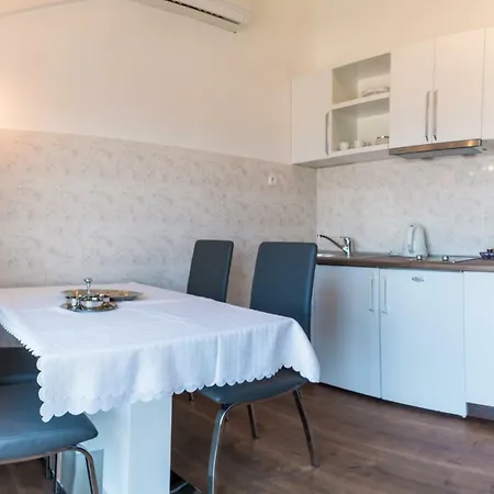 Anikol 1 * سيلتسي