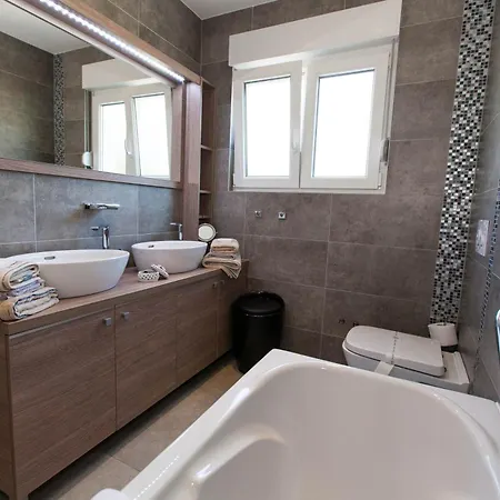 Apartment Anikol 1 Selce
