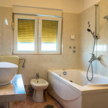 Apartment Anikol 1 *