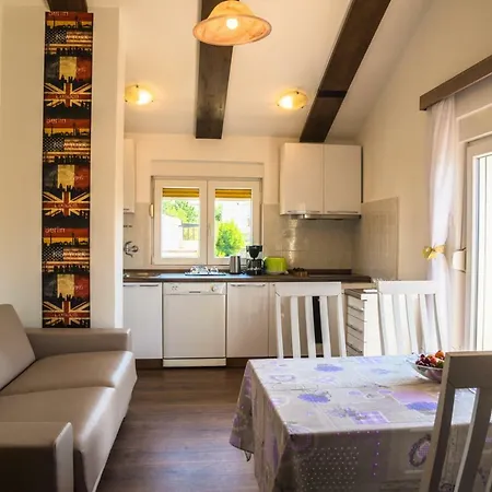 Anikol 1 Apartman Selce
