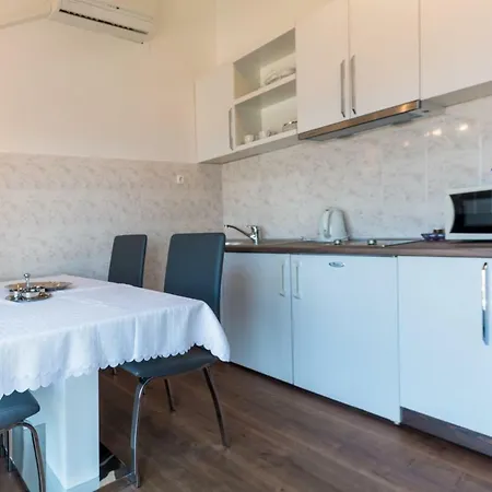 Anikol 1 Apartman *